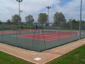Les cours de tennis - JPEG - 22.1 ko
